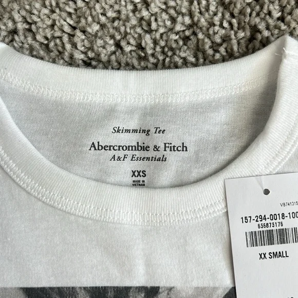 Abercrombie & Fitch Graphic Skimming Tee - Picture 2 of 5